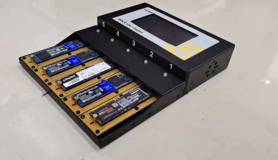 便攜式M.2硬盤拷貝機 速度、性能實測: 多個裝置同時復制